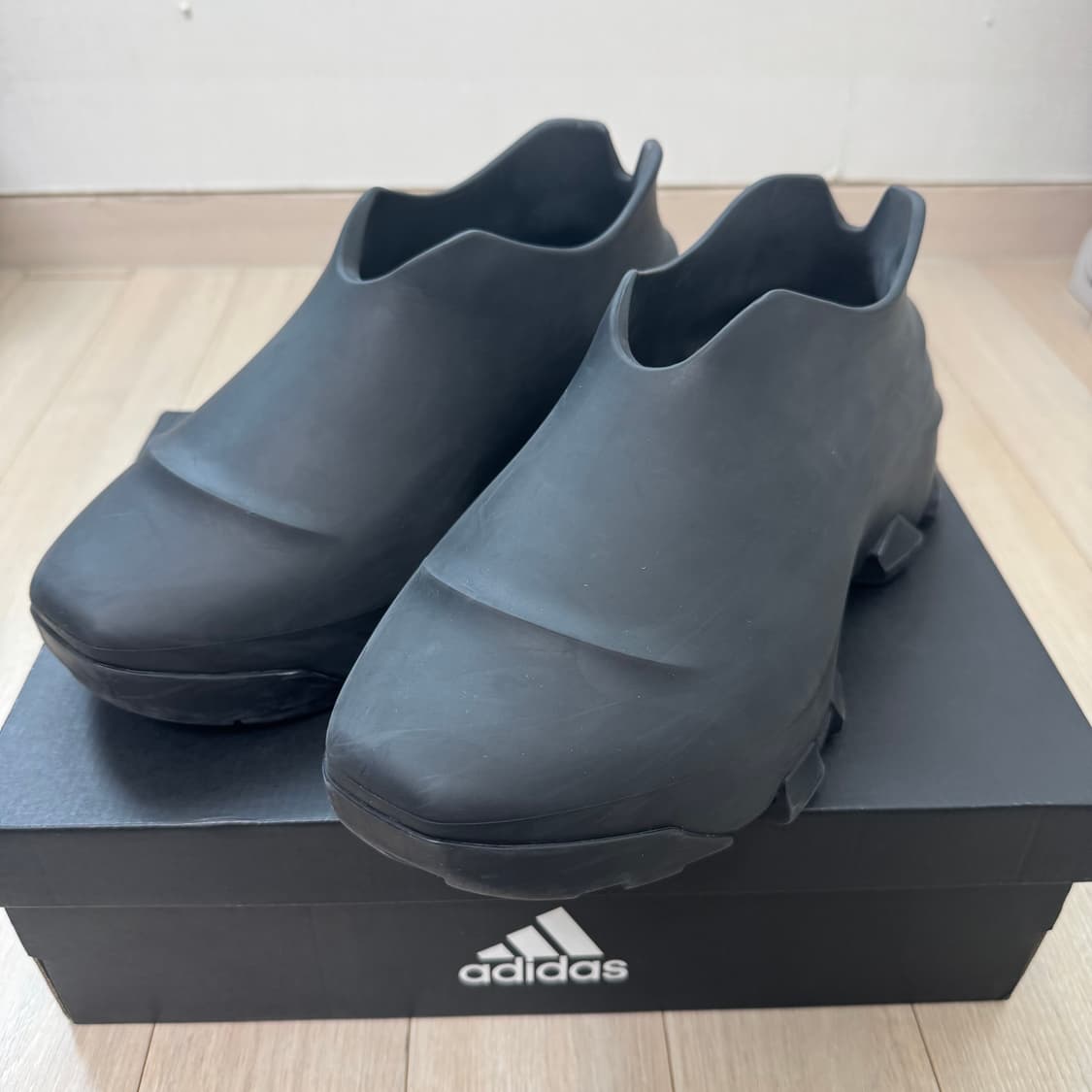 지방시 모뉴멘탈 멜로우 스니커즈 상품이미지1