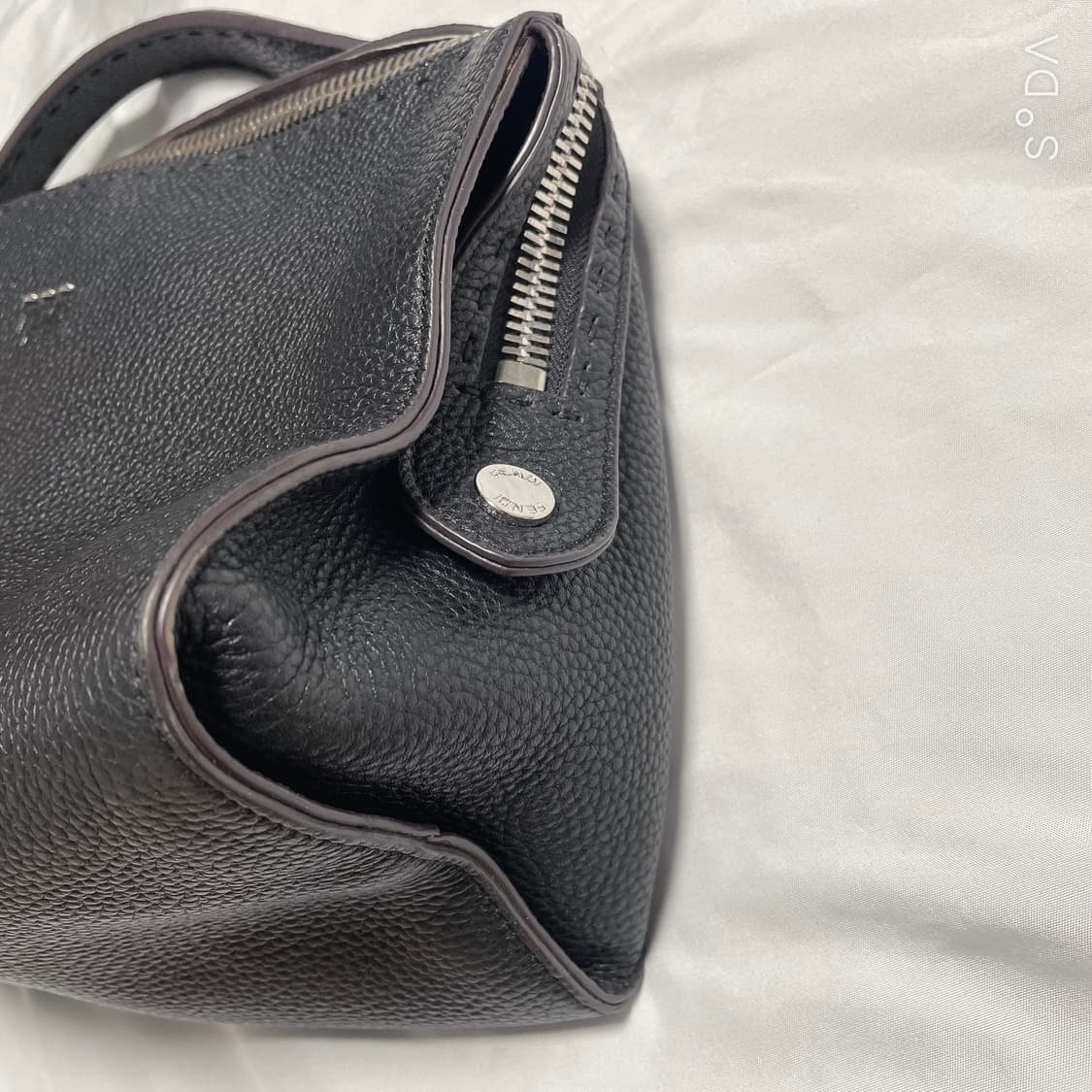 펜디 블랙 가죽 토트백 상품이미지5