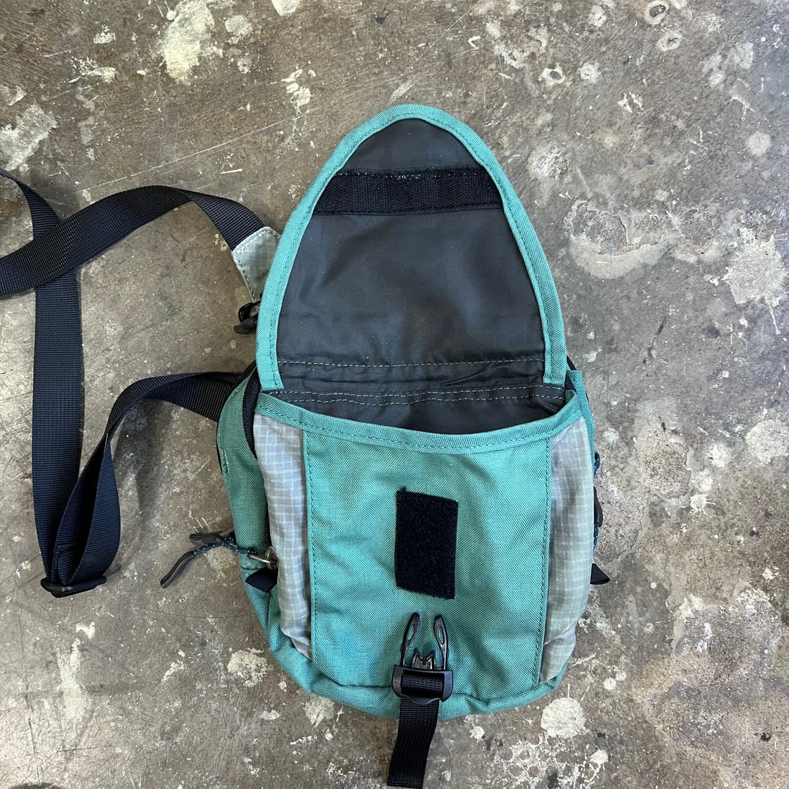 몽벨 크로스백 가방 미니백 미니 크로스백 가방 남여공용 레어템 상품이미지4