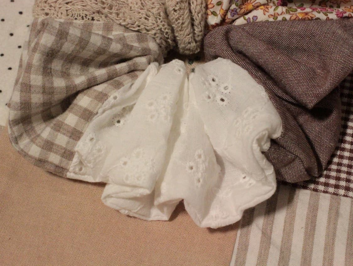 핸드메이드 베이지니트 패치워크 스크런치 상품이미지3