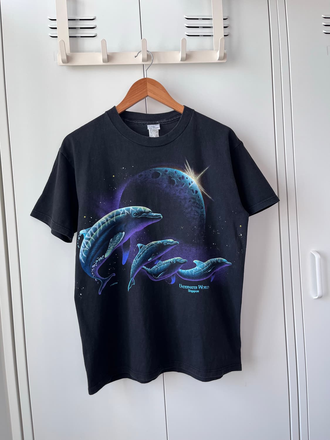 Underwater world 돌고래 우주 행성 반팔 티셔츠 상품이미지3