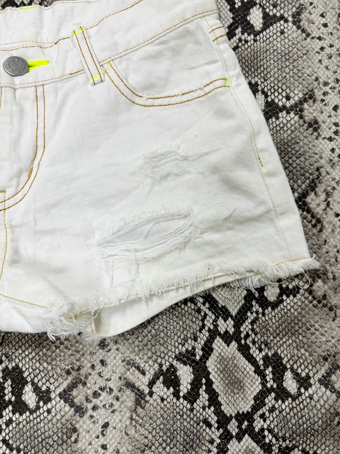 “Vintage” Y2K White Damaged Stitch Detai 상품이미지3