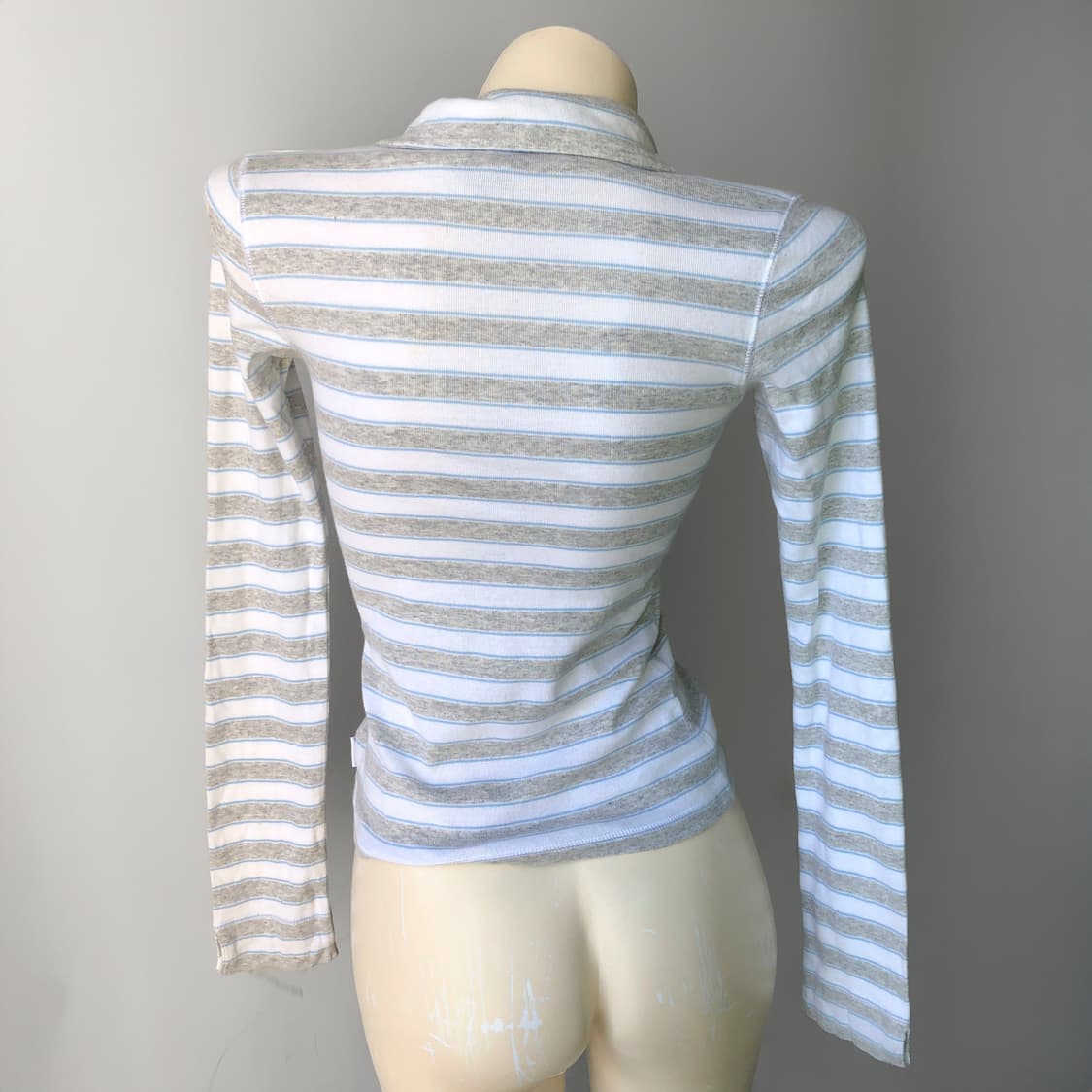 아베크롬비 그레이 스트라이프 티셔츠 상품이미지3