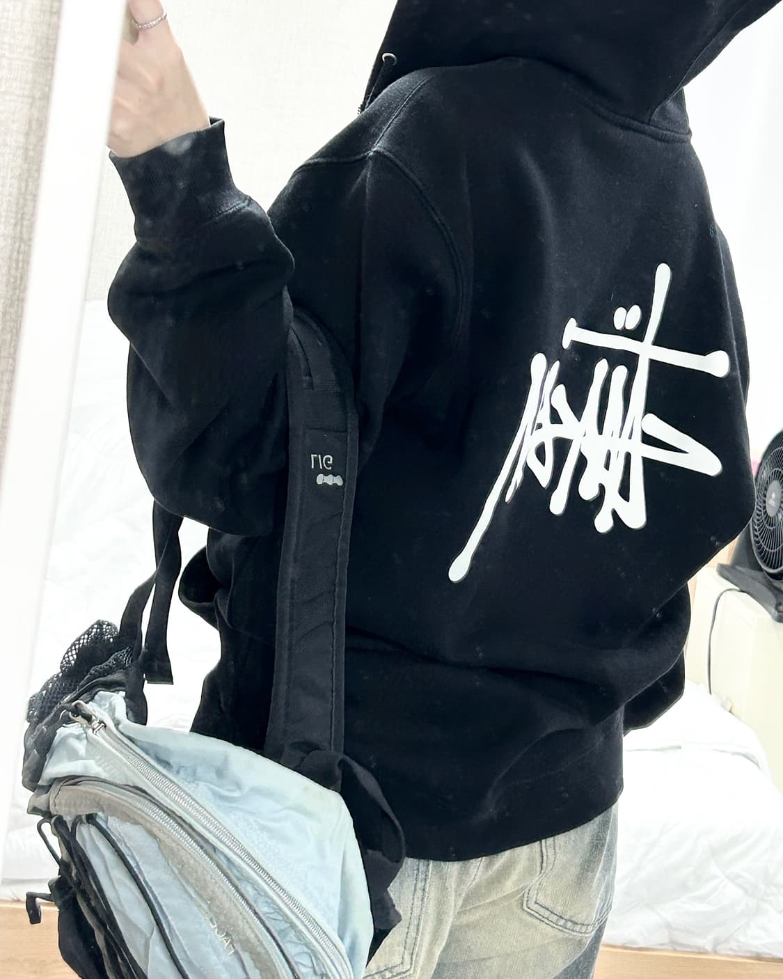 스투시 빅로고 블랙 후드집업 상품이미지2