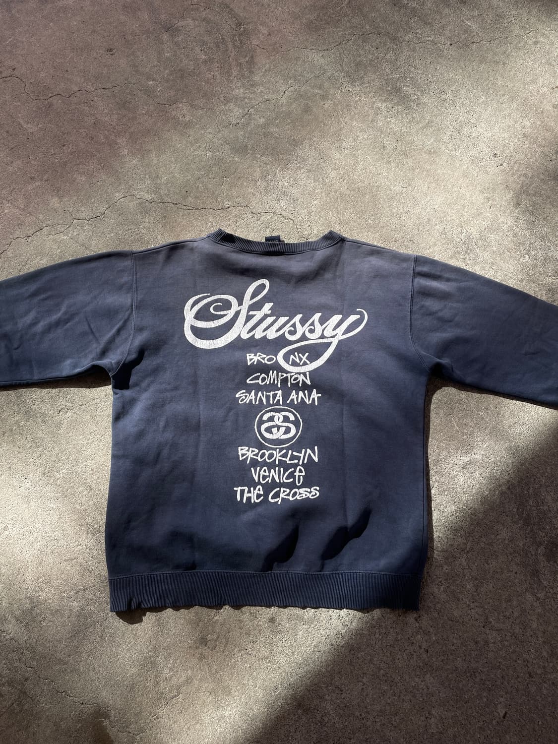90s Stüssy World Tour Faded Navy Sweatsh 상품이미지4
