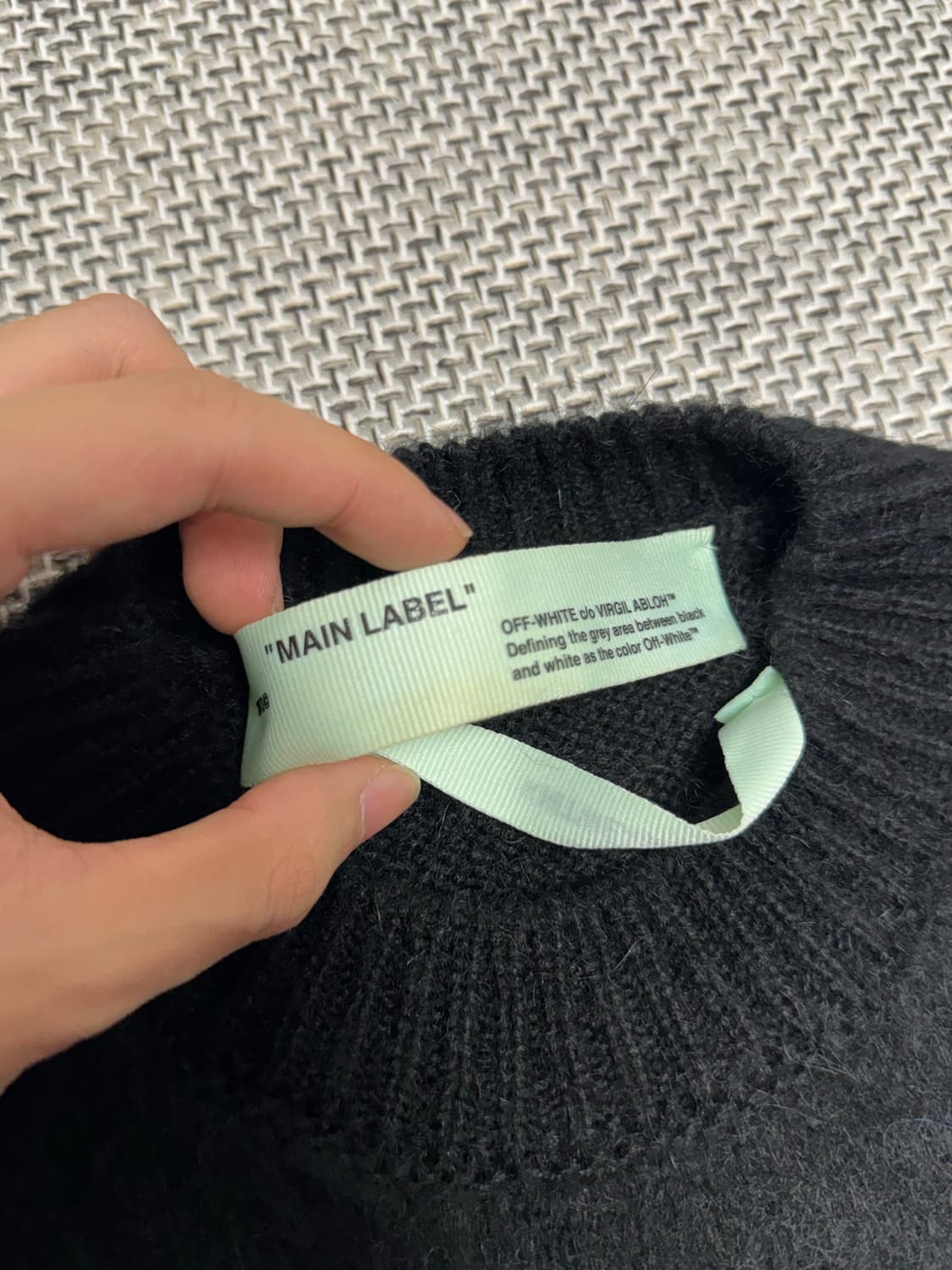 오프화이트 모헤어 니트 상품이미지6