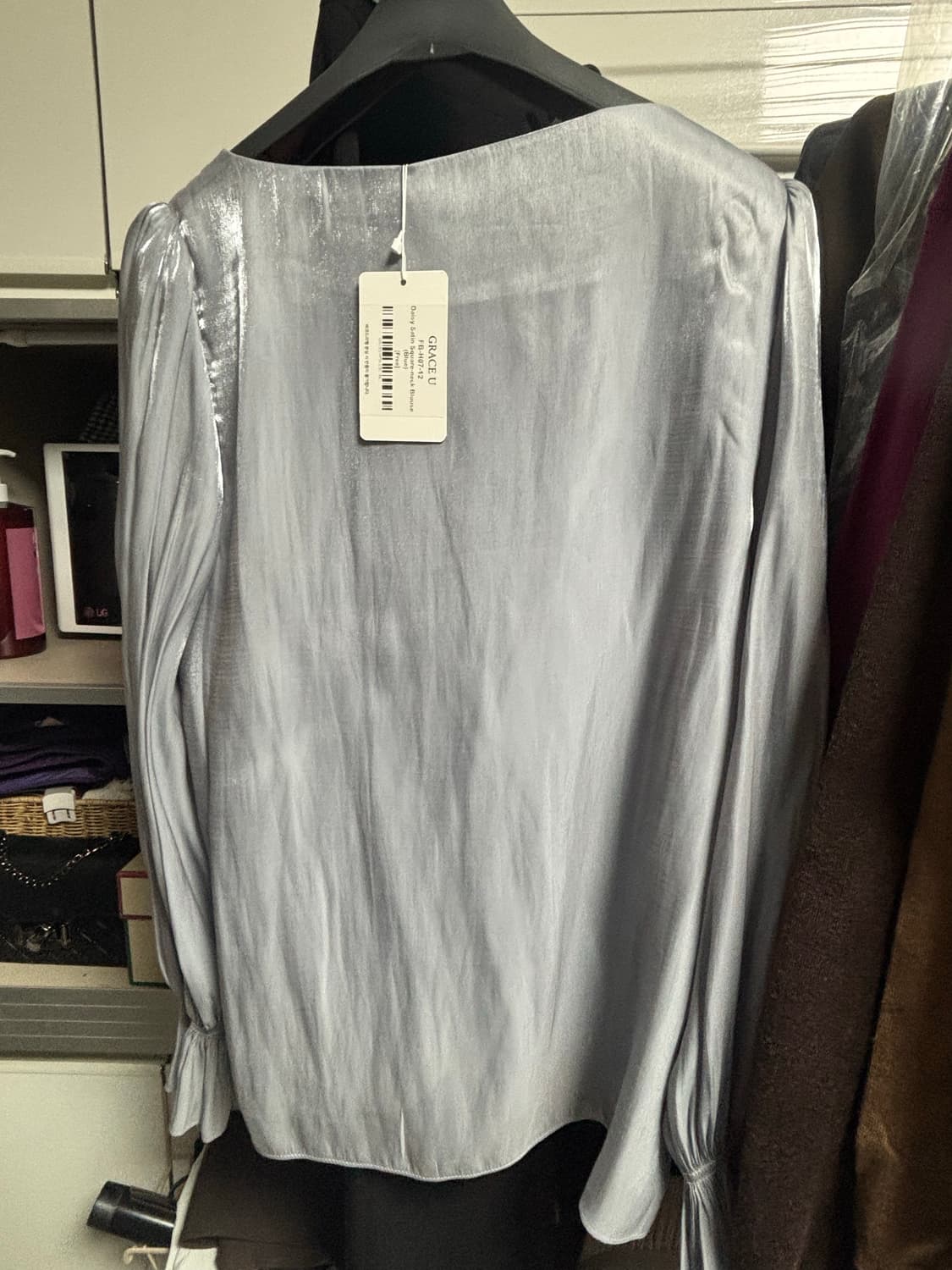 그레이스유 데이지 새틴 스퀘어넥 블라우스 블루 상품이미지5