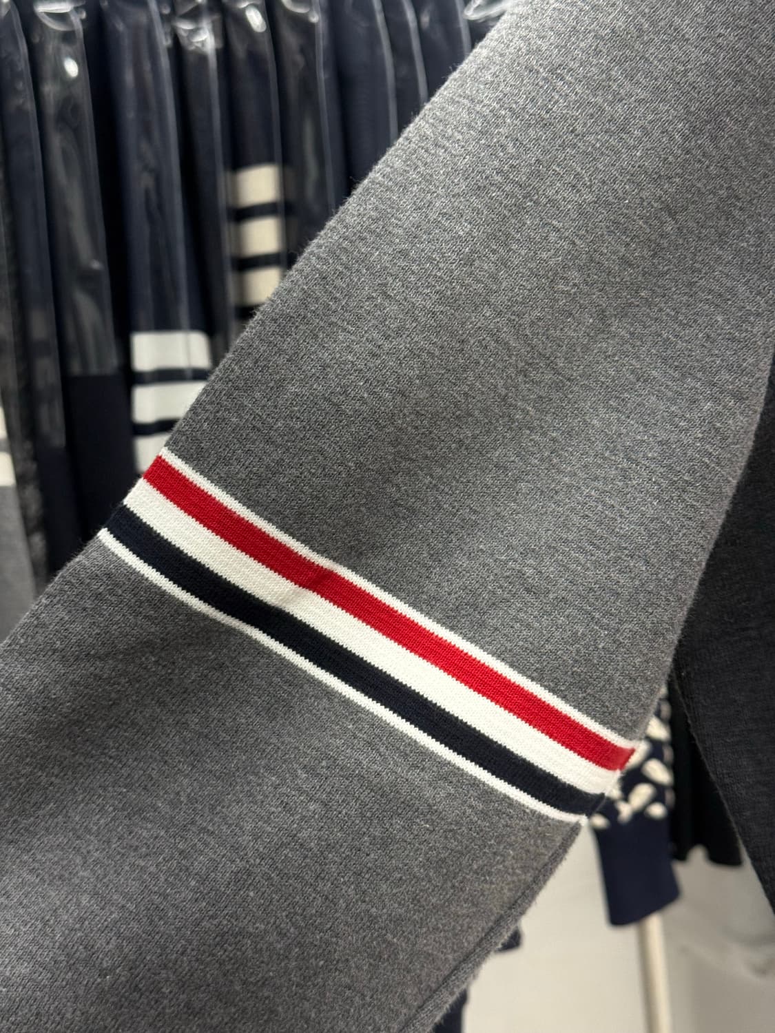 [4] 톰브라운 암밴드 펀믹스 밀라노스티치 가디건 상품이미지4