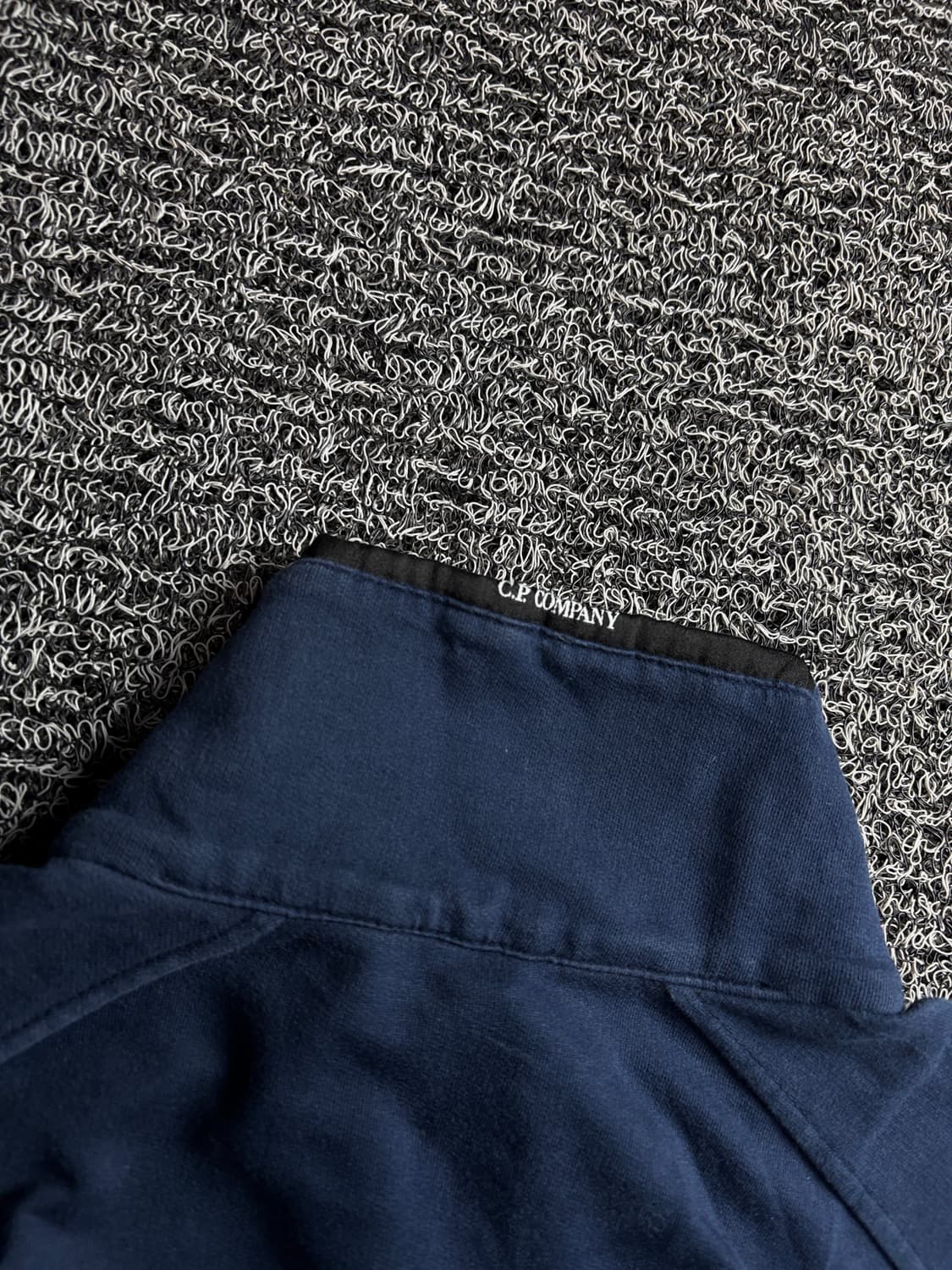 Cp company 씨피컴퍼니 렌즈 와펜 반집업 맨투맨 3015 상품이미지7