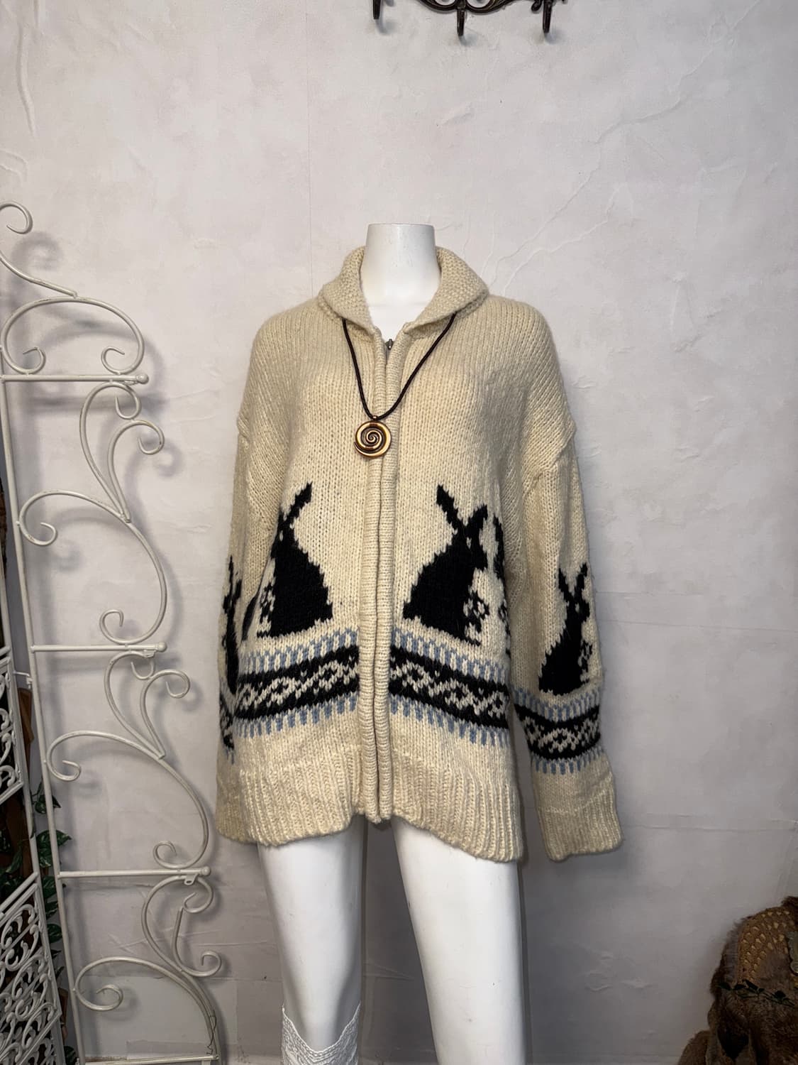 Ivory rabbit nordic over loose cowichan  상품이미지4