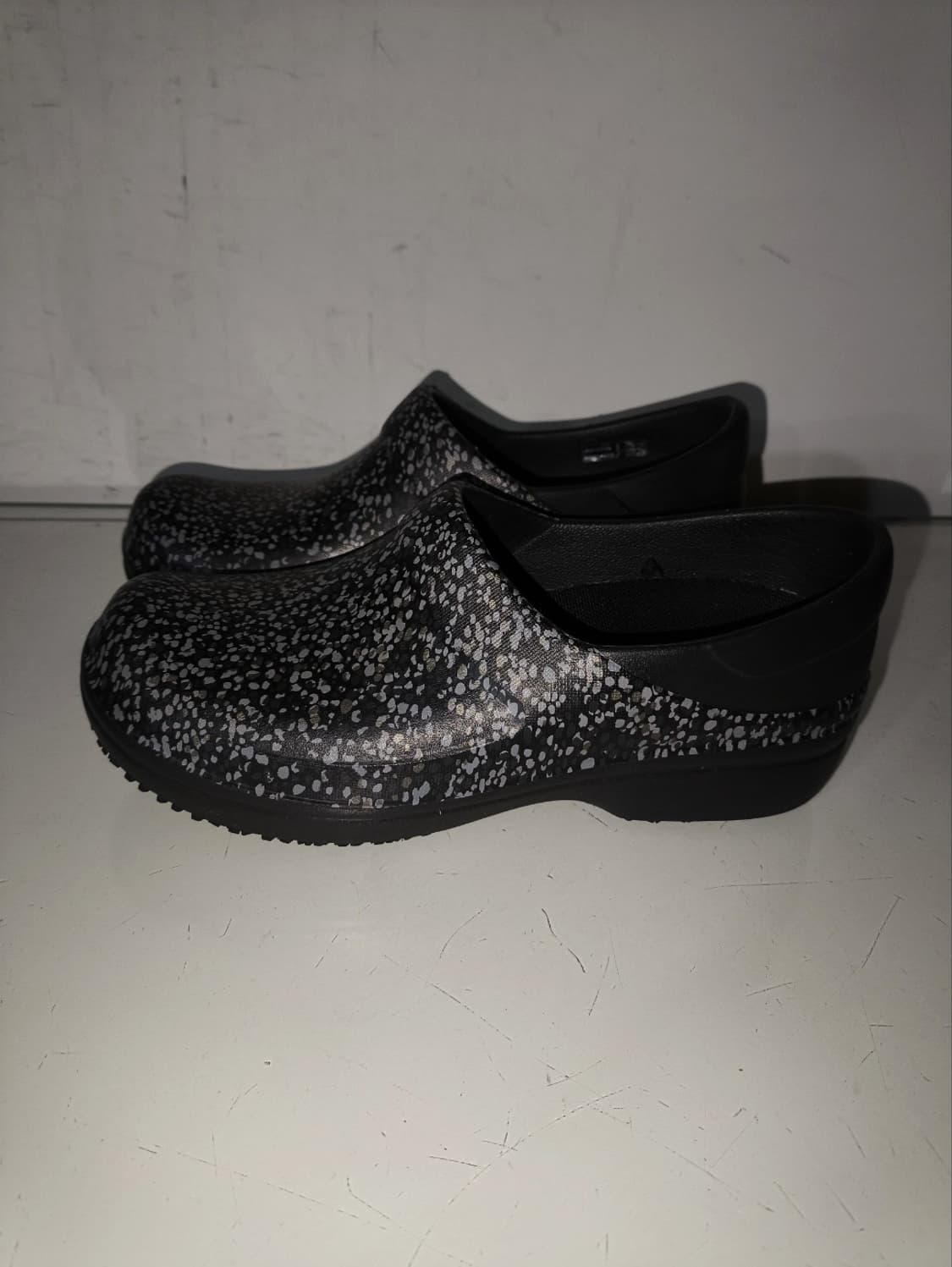 w5 220mm 크록스 네리아 프로2 클로그 워커 상품이미지1