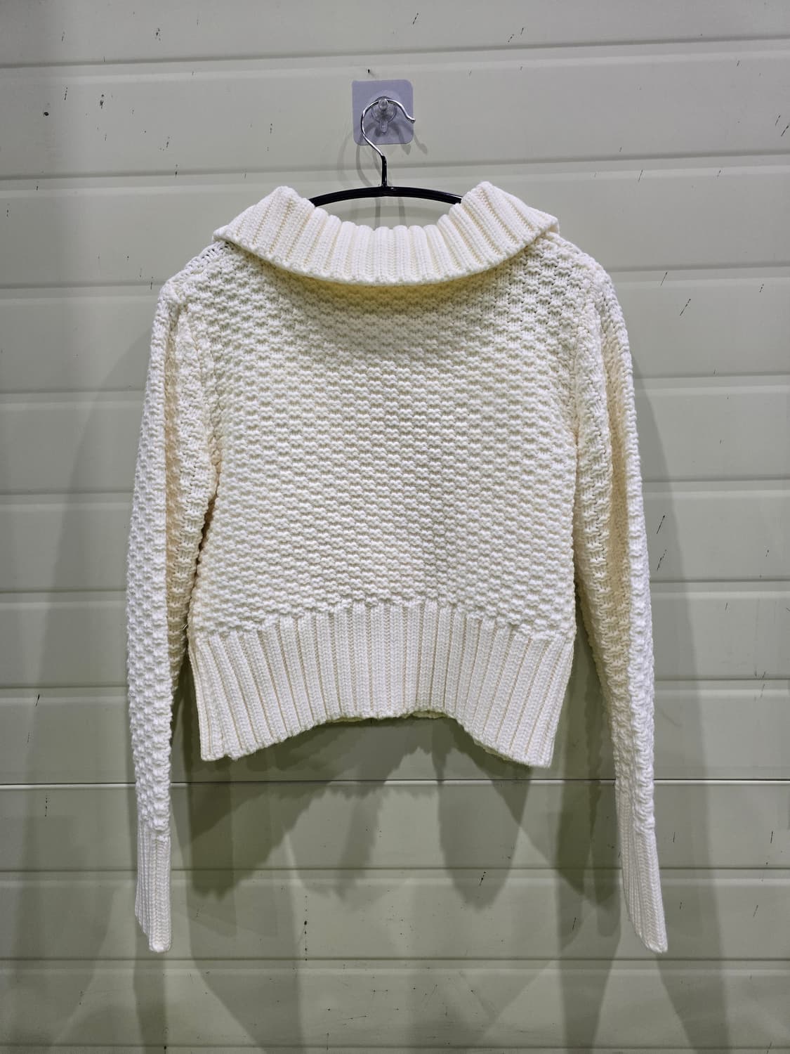 아이보리 니트 가디건 보석 단추 장식 상품이미지5