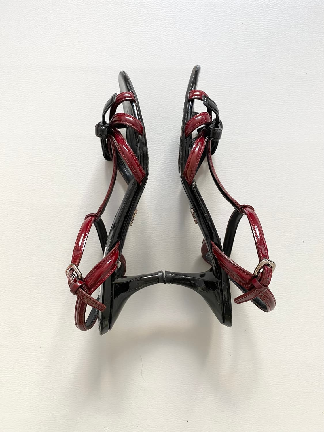 [프라다] (정품) 페이턴트 리본 T-스트랩 샌들 (37/235~240) 상품이미지4