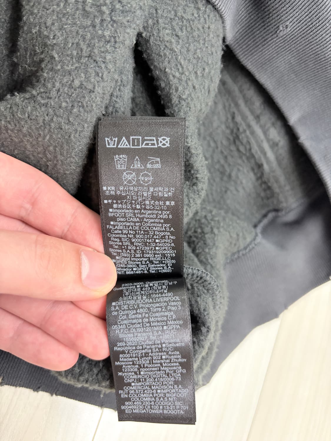 이지 갭 엔지니어드 바이 발렌시아가 하이 넥 스웨터 블랙 상품이미지8