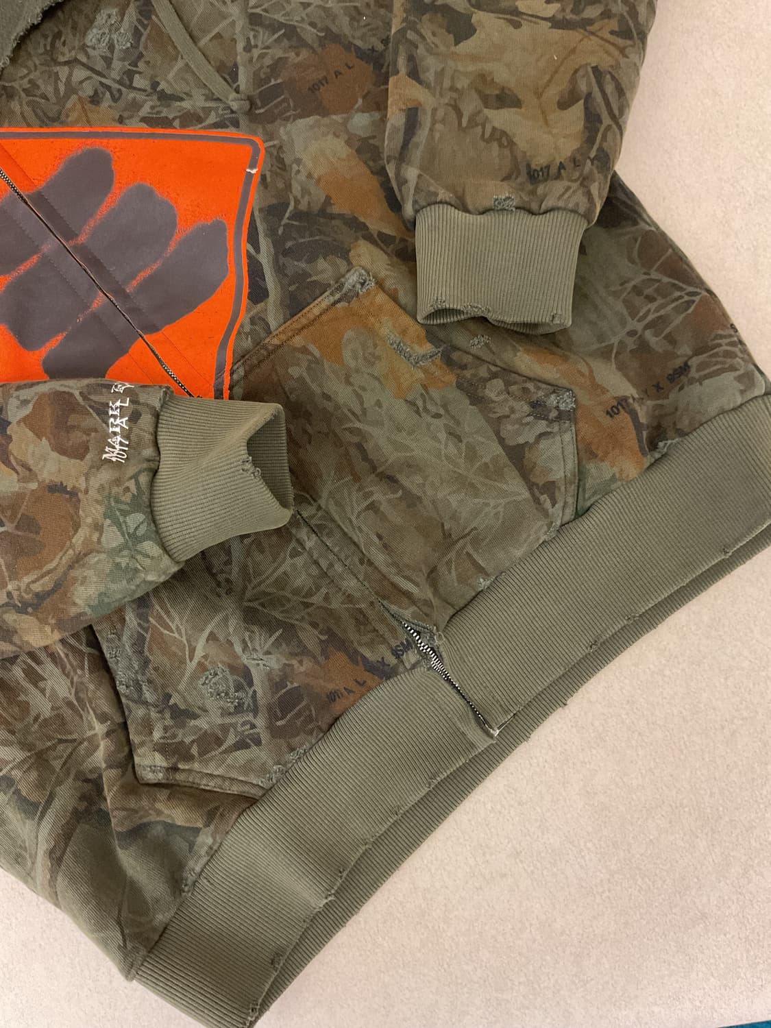 Alyx distressed camo zip up hoodie 상품이미지5