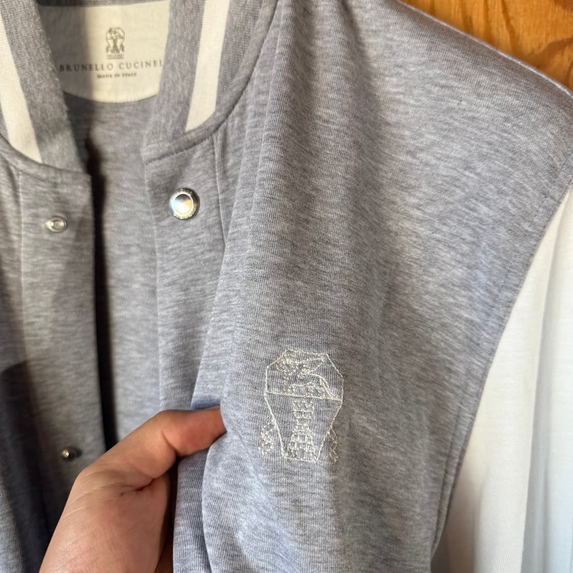 브루넬로 쿠치넬리 23 S/S 로고 바시티 봄버 자켓 상품이미지3