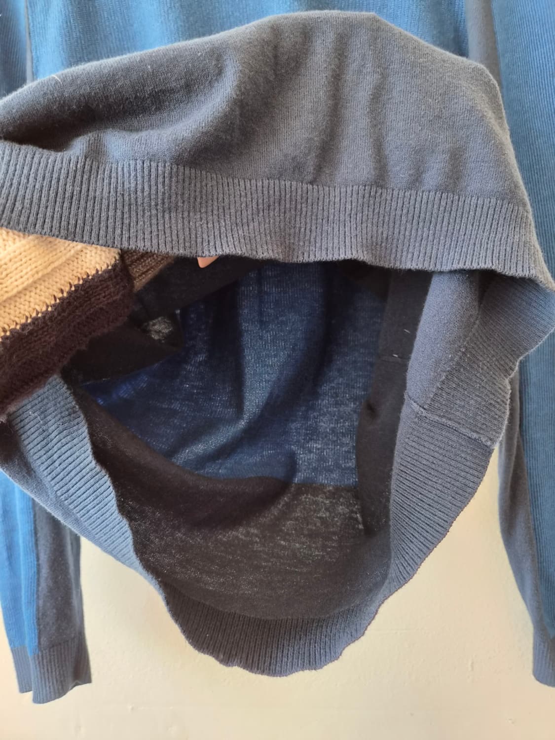 휴고보스 남성 코튼혼방라운드긴팔니트

 상품이미지7