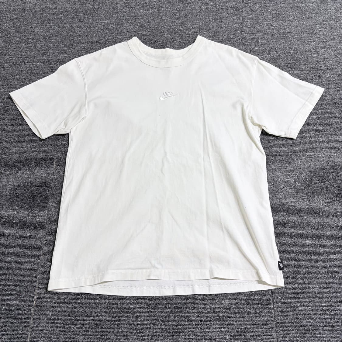 나이키 프리미엄 에센셜 반팔티 상품이미지1