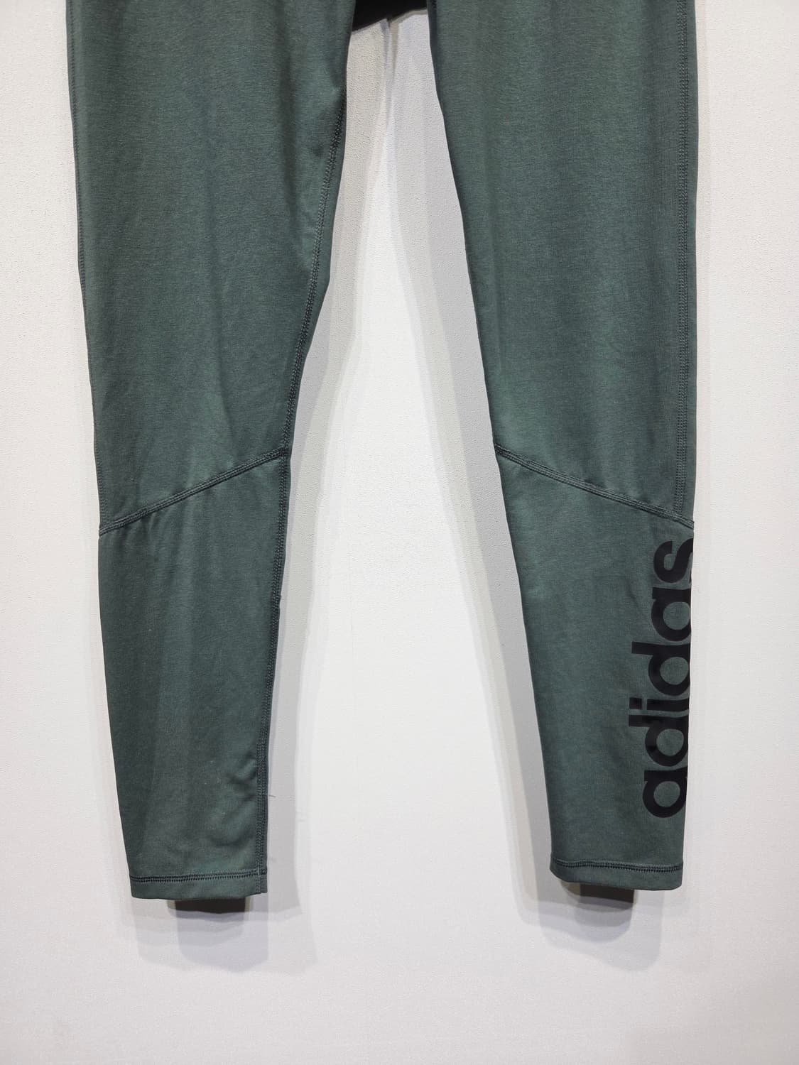 아디다스(ADIDAS) D2M 하이웨이스트 면 레깅스 카키 상품이미지4