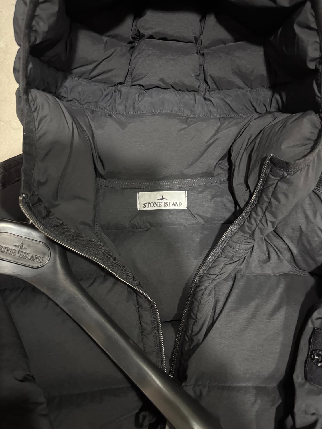 [당일출고,L사이즈] 23FW 스톤아일랜드 심리스 패딩 상품이미지3