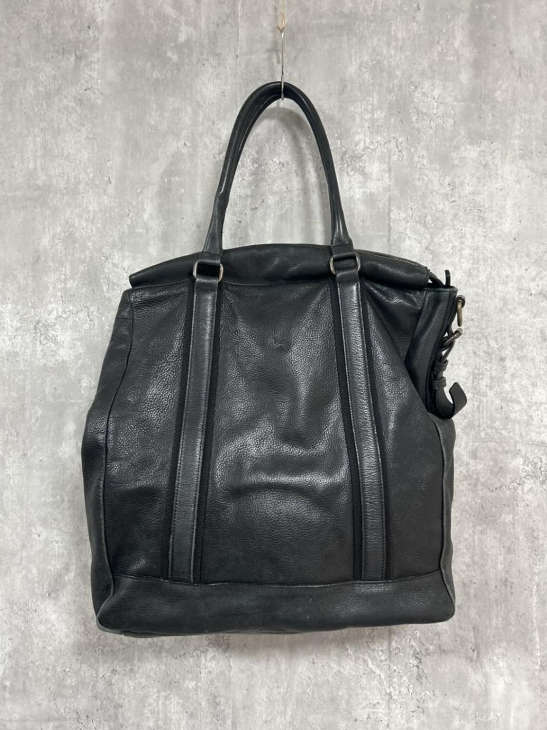 버버리 블랙 소가죽 토트백 상품이미지2