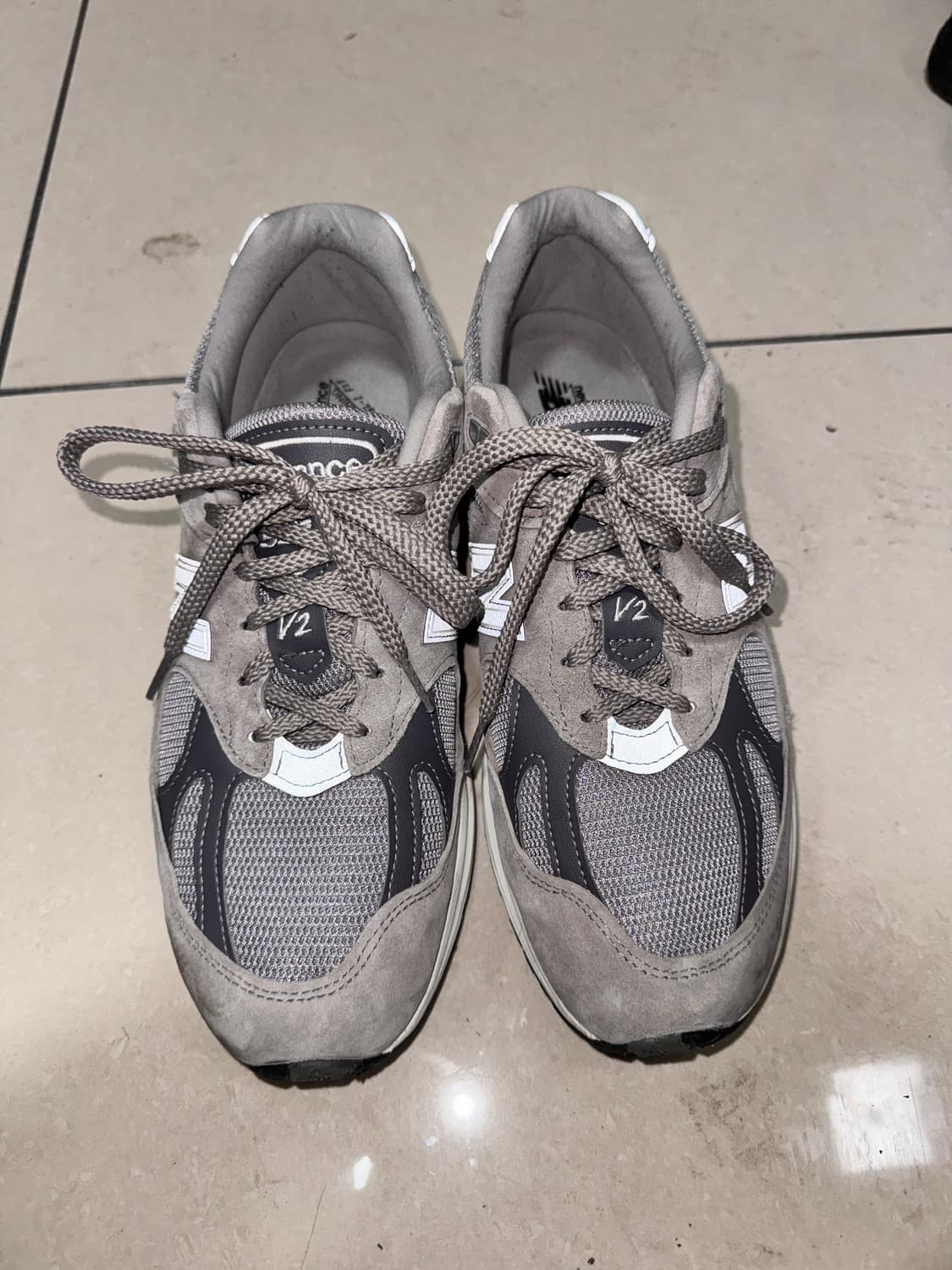 (275) 뉴발란스 991v2 그레이 락 릿지 알로이 실버 상품이미지1