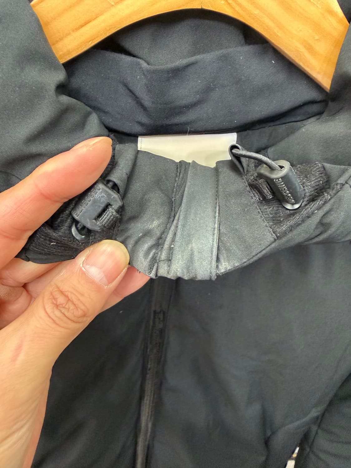 정품) 데상트 여성 블랙 패딩 S 상품이미지4