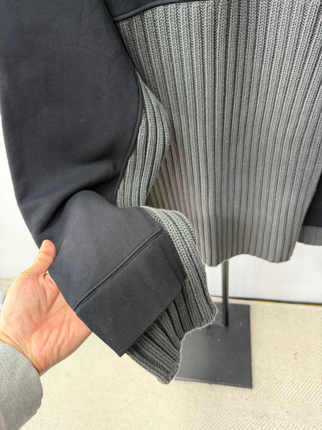 매장판정품) 발렌시아가 20ss 후드 니트 맨투맨 L  상품이미지4