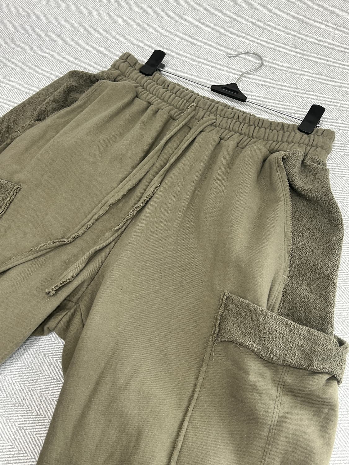 마뗑킴 Matin Kim 올리브카키 워커 카고 스웻팬츠 F 상품이미지6