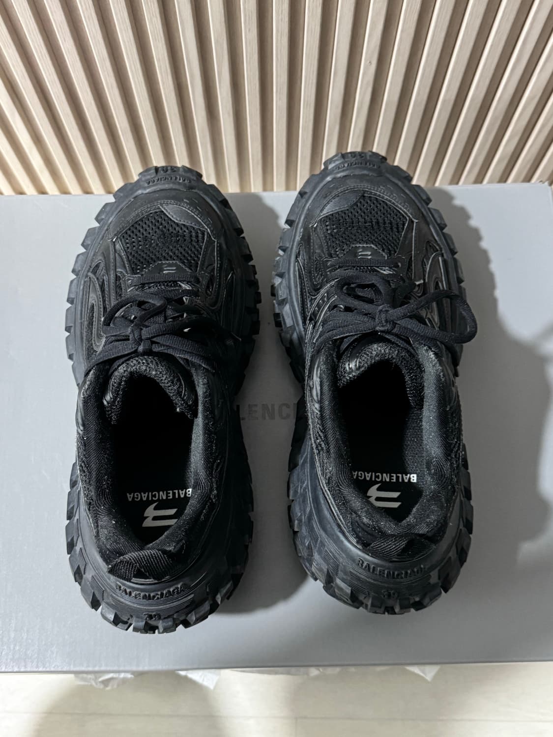 [39] 발렌시아가 디펜더 39 상품이미지1