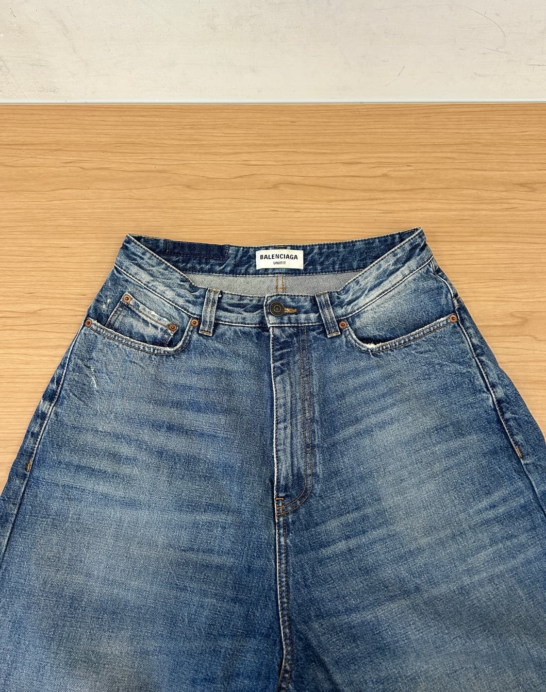 발렌시아가 풀업 데님 중청 상품이미지3