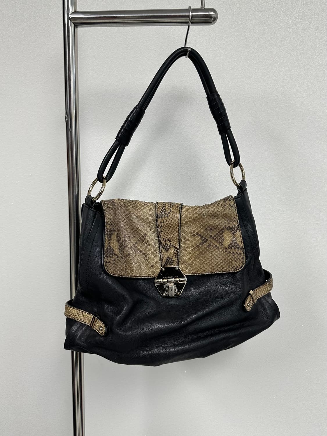 발렌시아가 00s 레더 파이톤 숄더백 상품이미지1