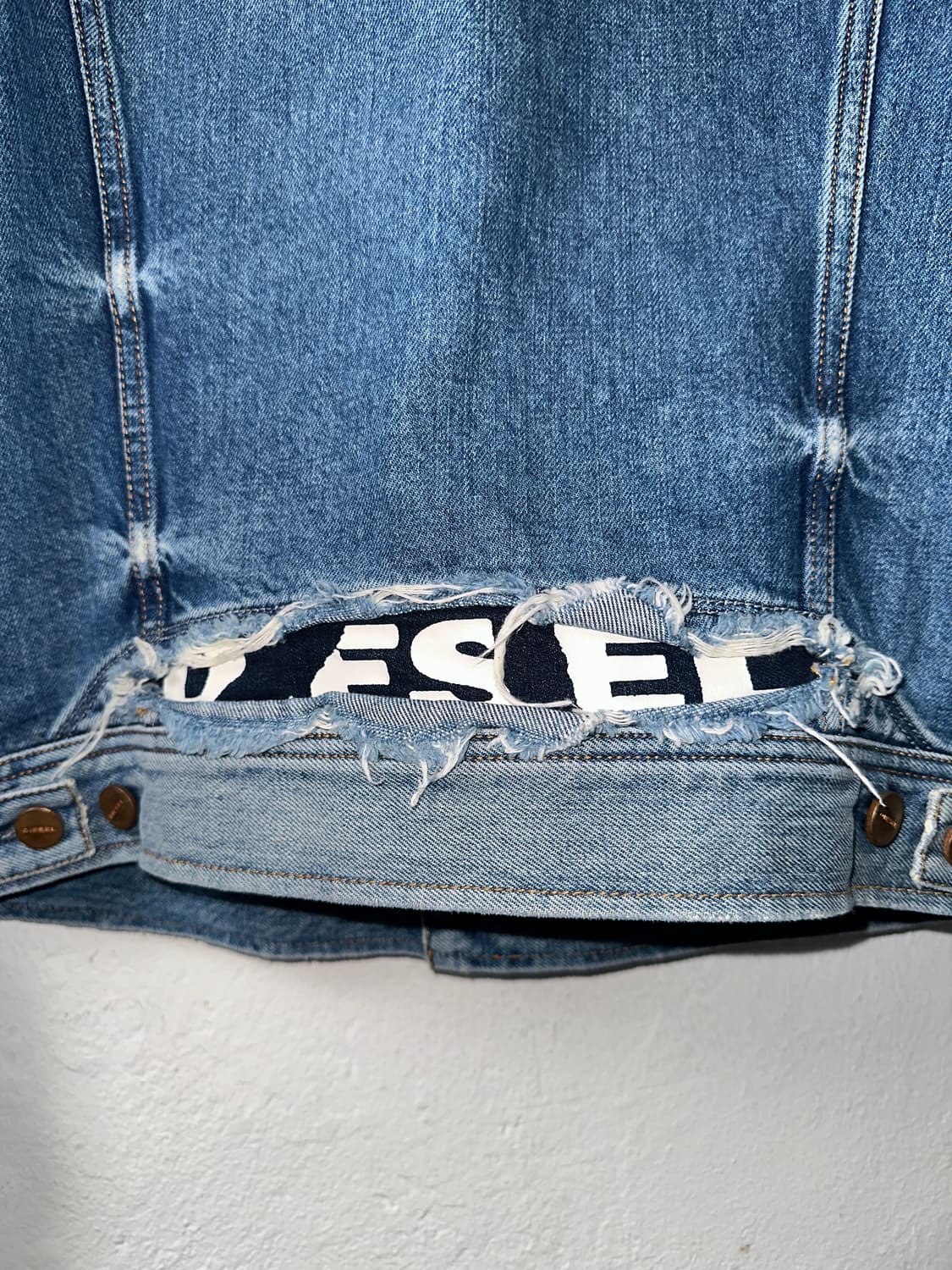 DIESEL 데미지 컷팅 디테일 데님자켓 상품이미지7