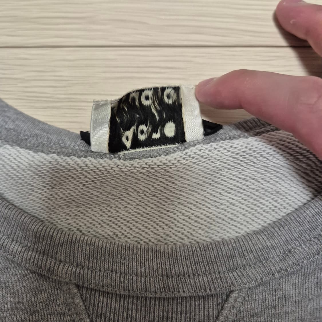 아크네 컬리지 맨투맨 상품이미지3