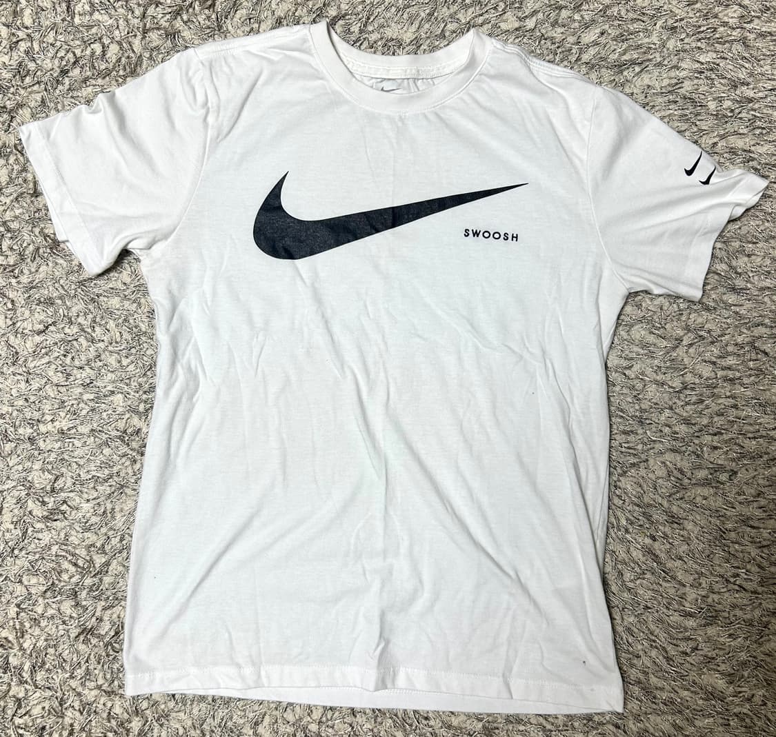 나이키 스우시 반팔티 상품이미지1