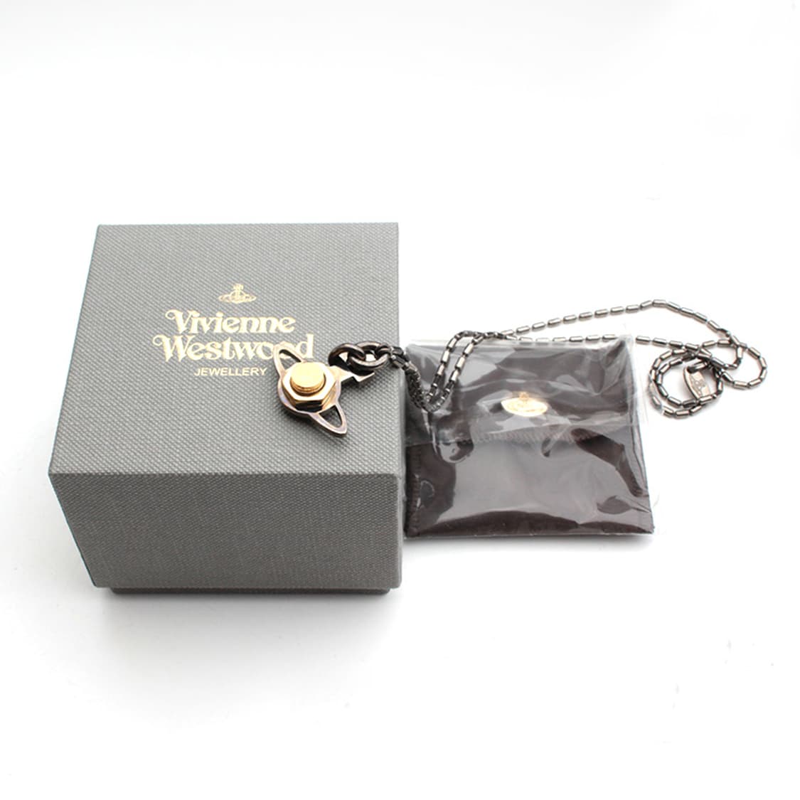 비비안 웨스트우드 금장 오알비 로고 목걸이 상품이미지4