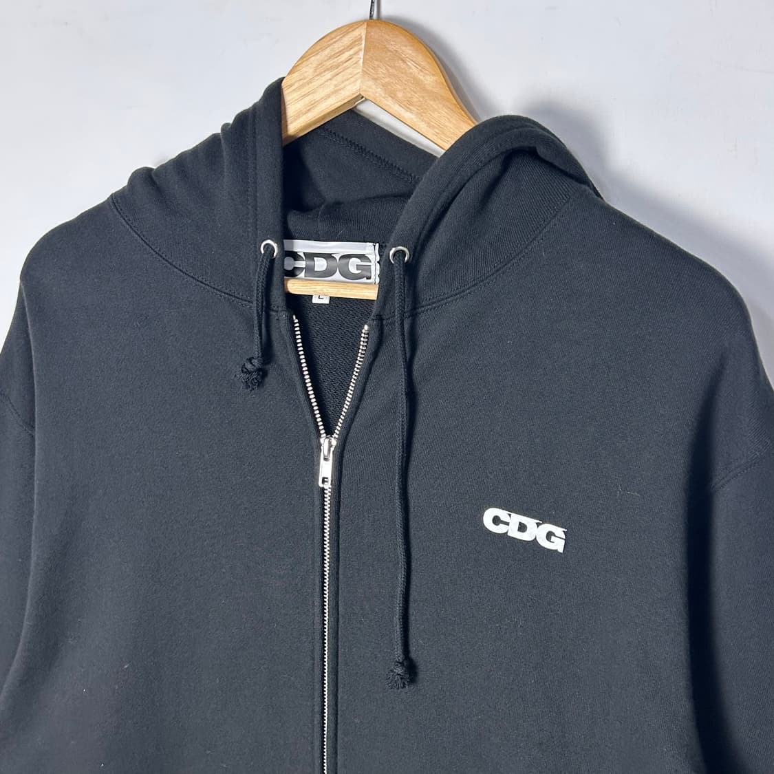 [CDG] 꼼데가르송 빅로고 프린팅 후드집업 상품이미지4