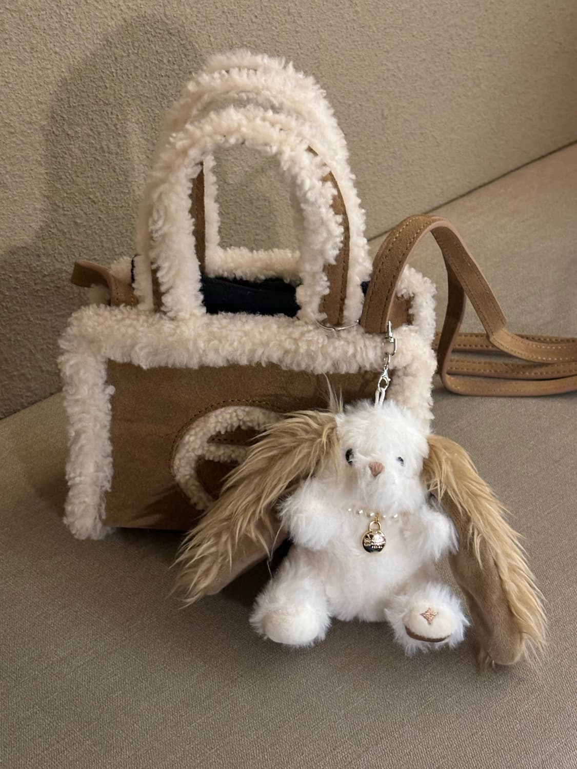 텔파x어그 스몰 쇼핑백 체스트넛 상품이미지1