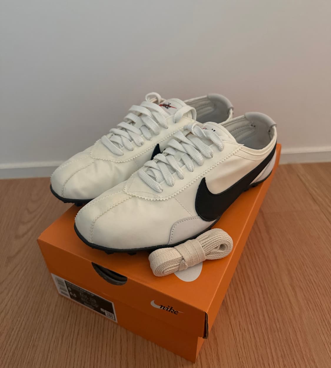 나이키 문슈 소프트 펄 앤 블랙 상품이미지1