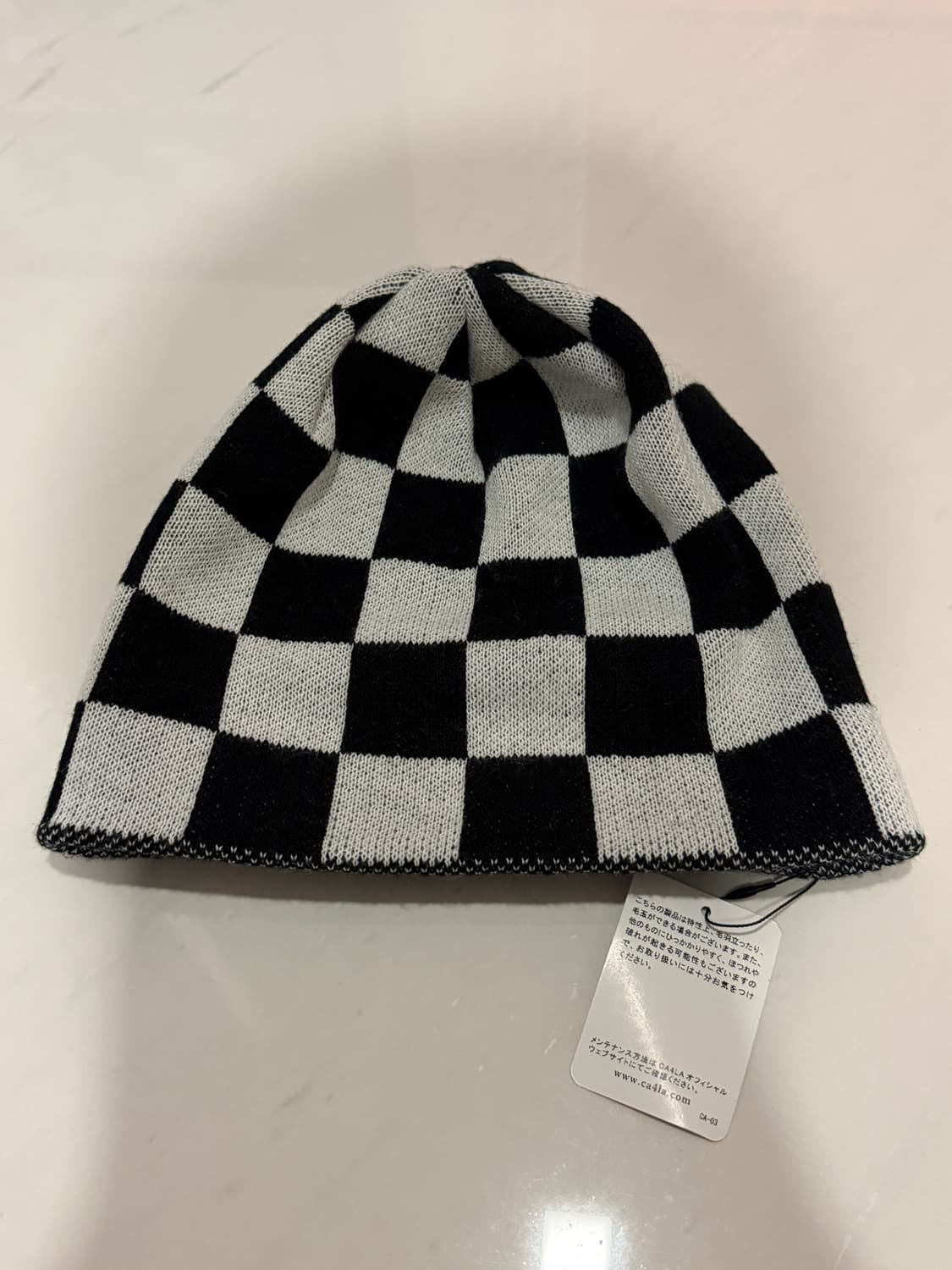 카시라 체커보드 패턴의 니트 비니 상품이미지1