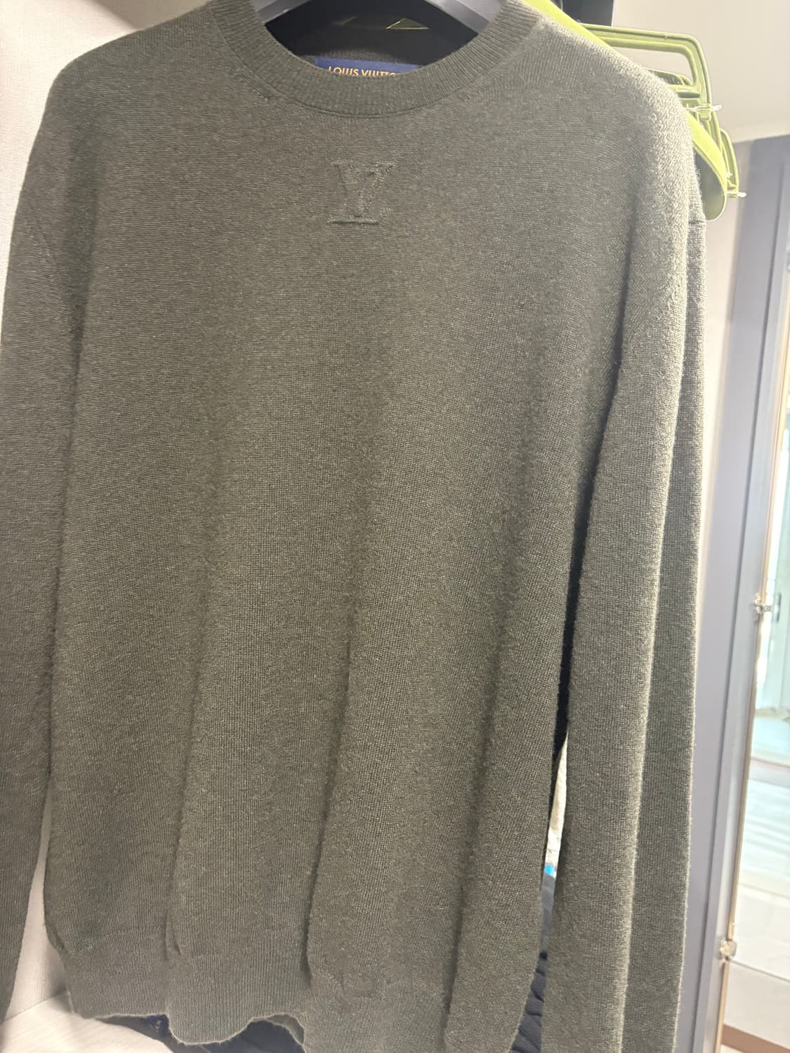 루이비통 LV 엠보싱 남성 니트 백화점판 상품이미지1