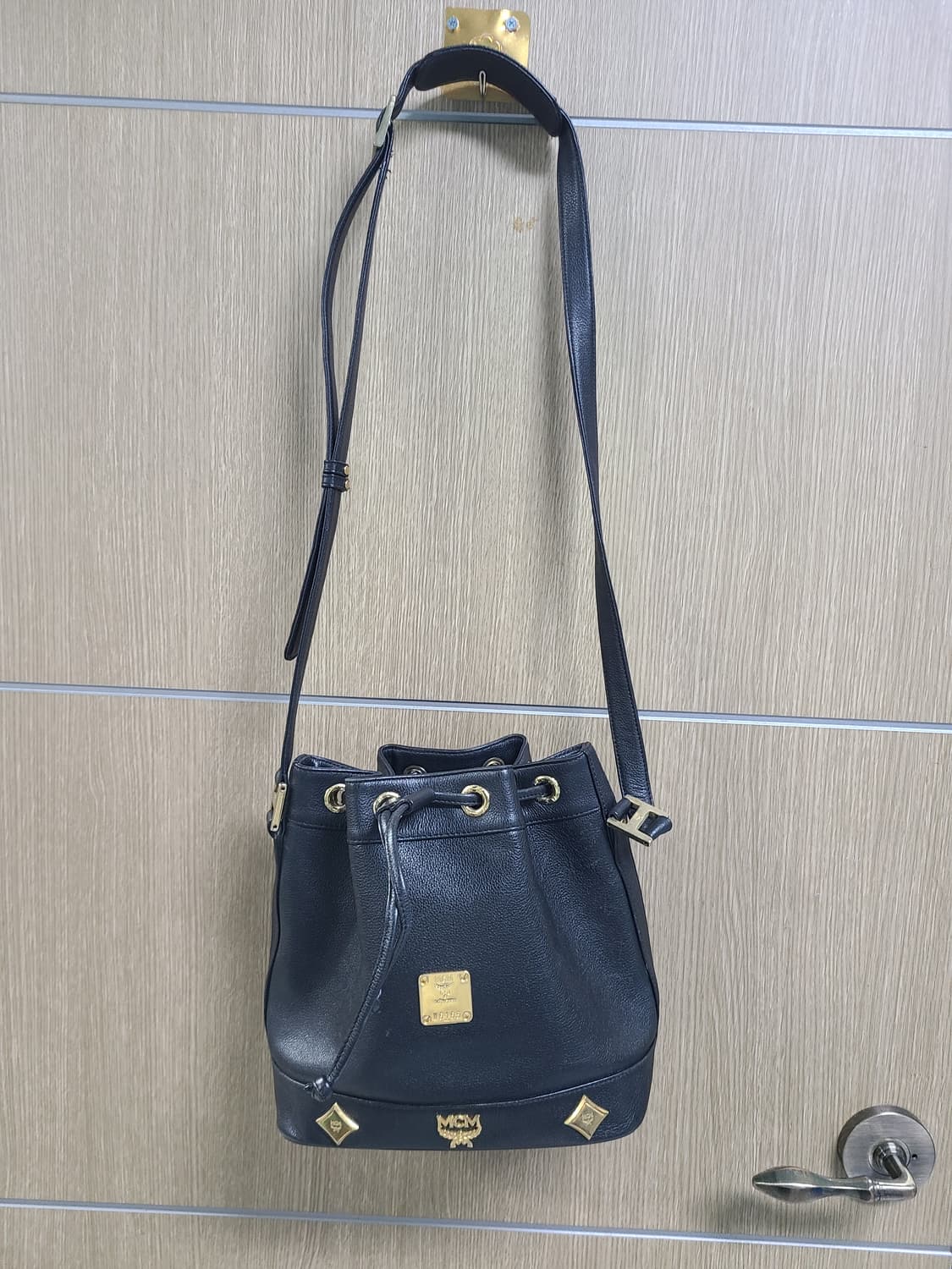 MCM 블랙 가죽 버킷백 상품이미지1