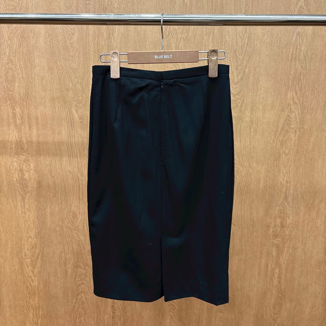 돌체앤가바나 미디 스커트 전면 원턱 후면 지퍼 디테일 H라인 블랙 상품이미지3