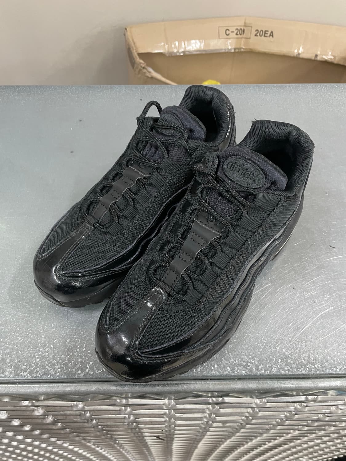 나이키 에어맥스 95 트리플 블랙 240 상품이미지2