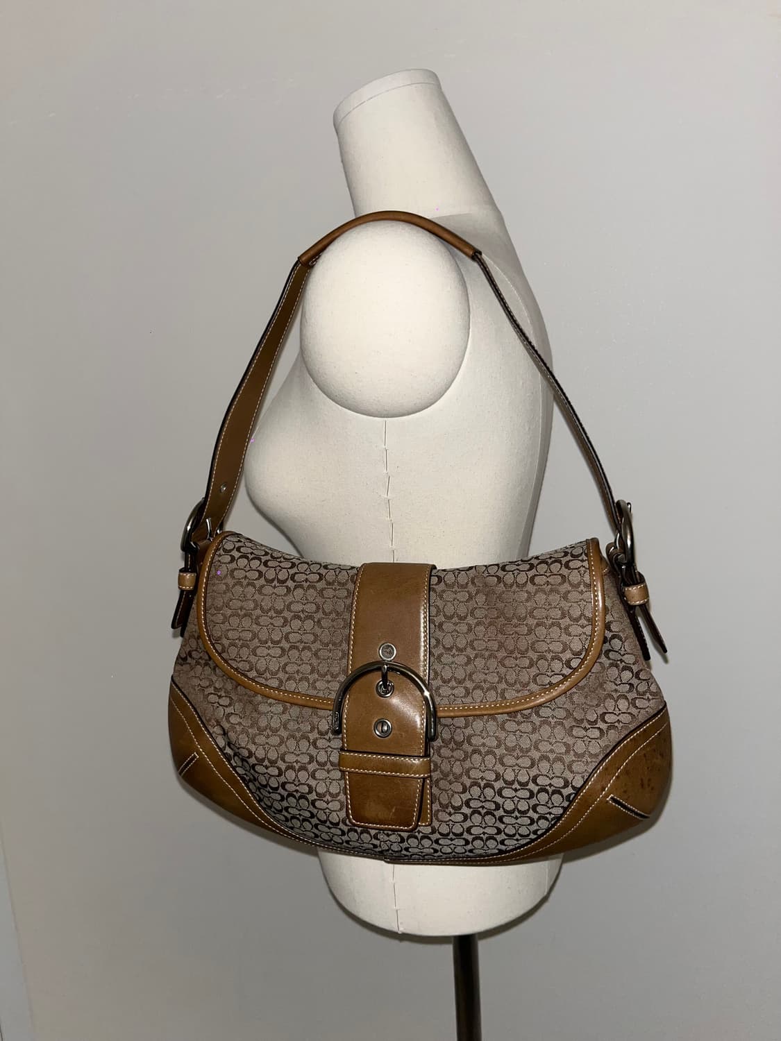 Coach Beige Basic Design Shoulder Bag 상품이미지3