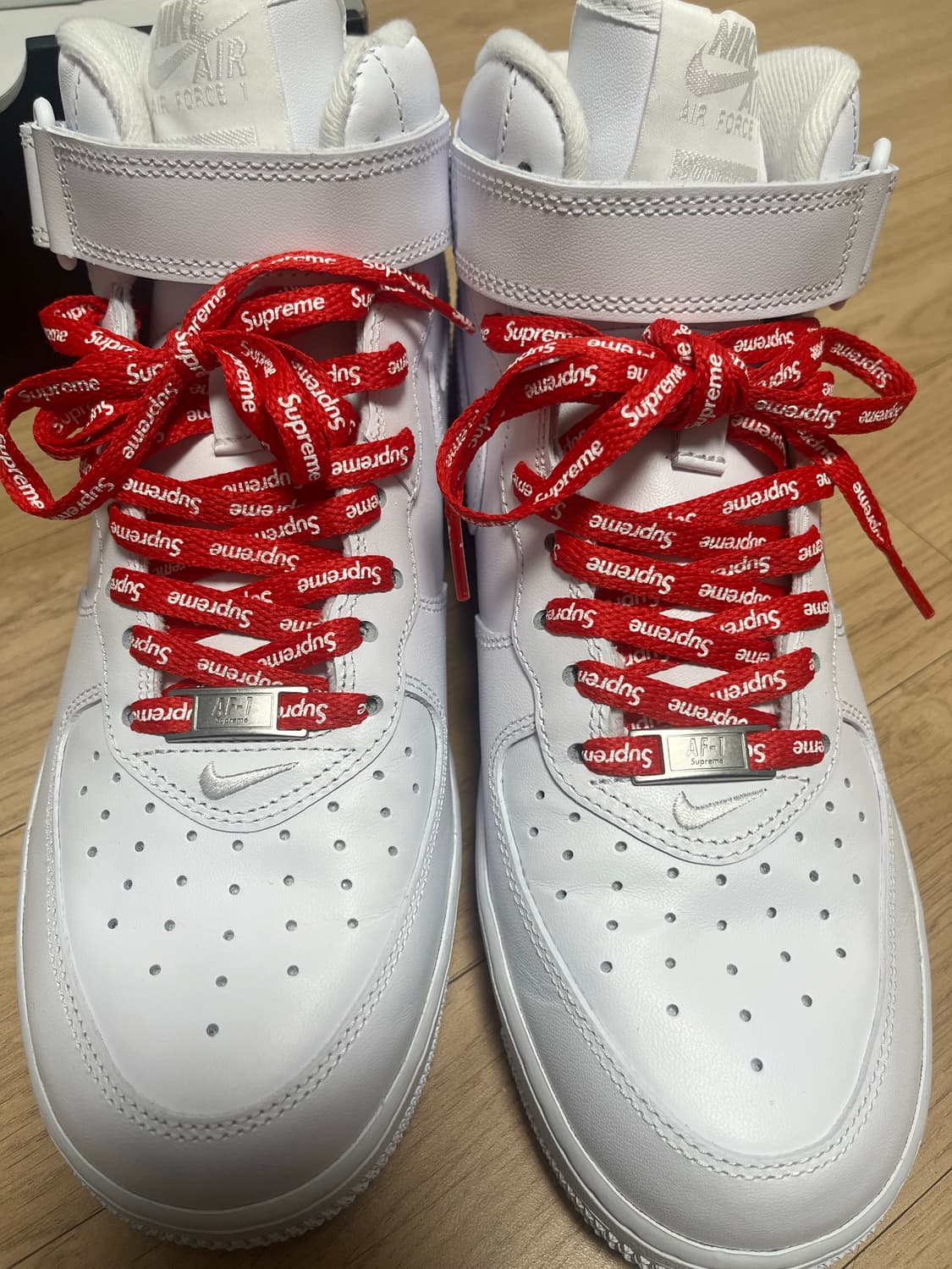 나이키 x 슈프림 에어포스 1 미드 화이트 상품이미지2