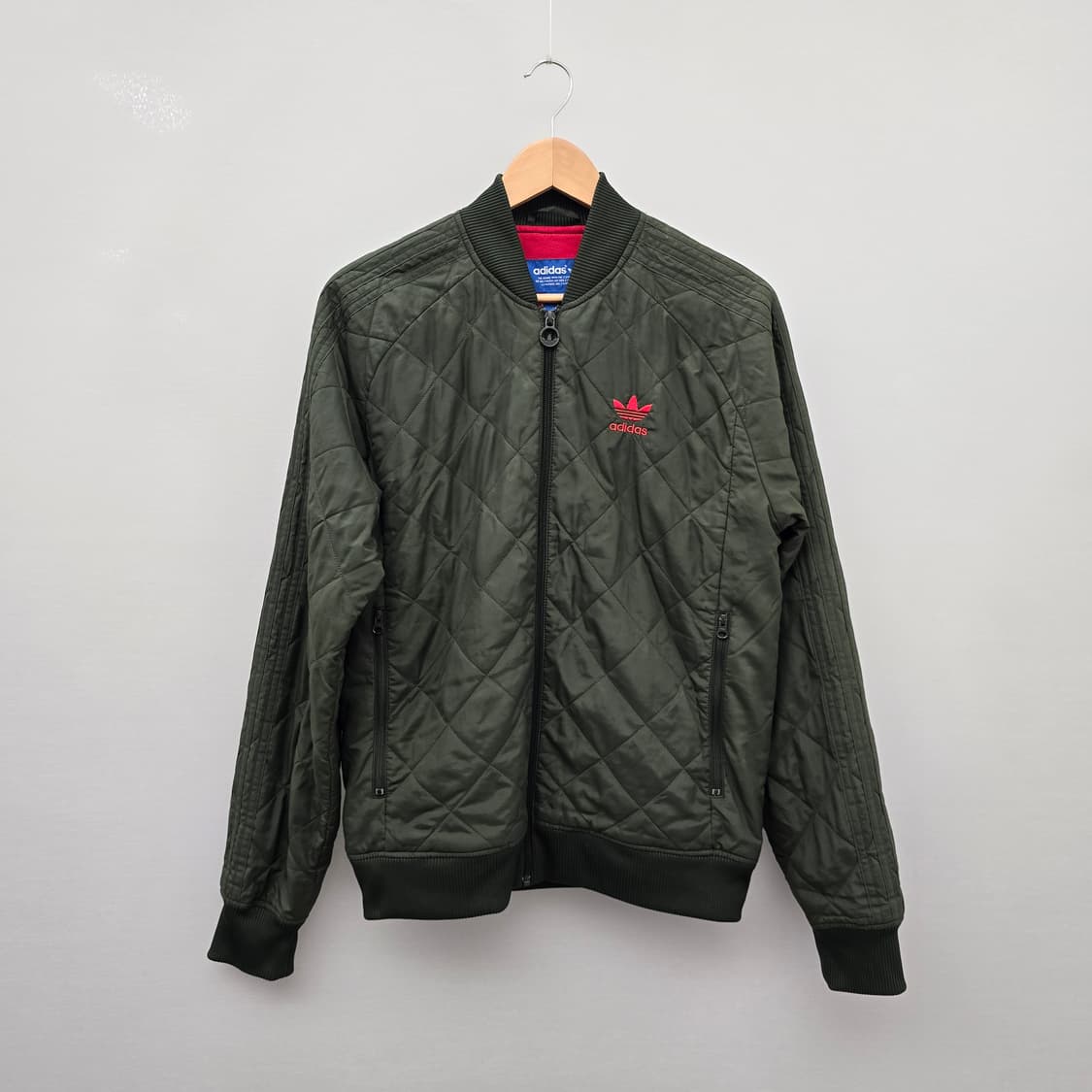 아디다스 퀼팅 봄버 자켓 카키색 상품이미지1