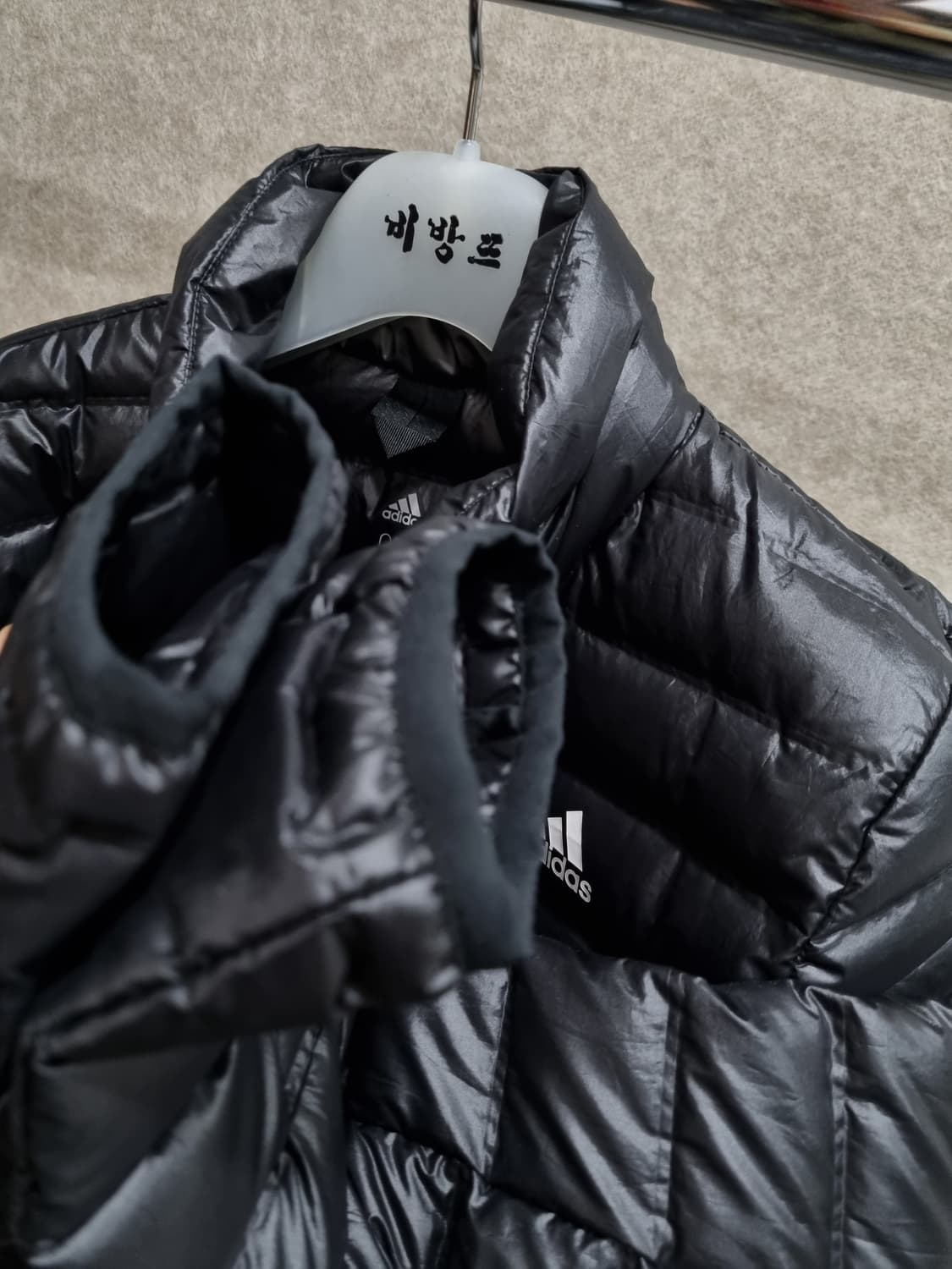 여성 95 아디다스 덕다운 유광 경량 패딩 상품이미지3