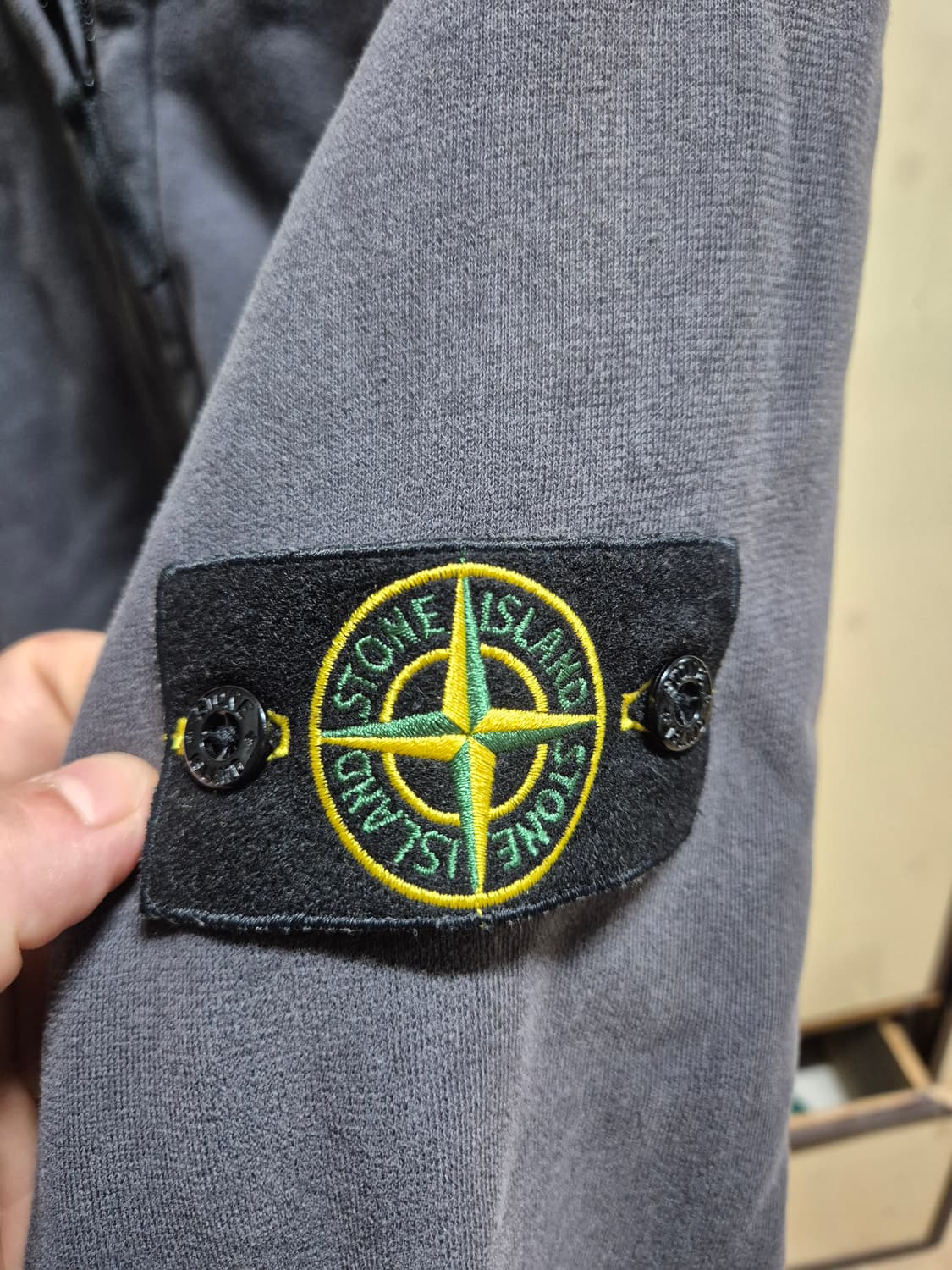 [XXL] 16FW 스톤아일랜드 나일론 후드 집업 차콜 회색 상품이미지3