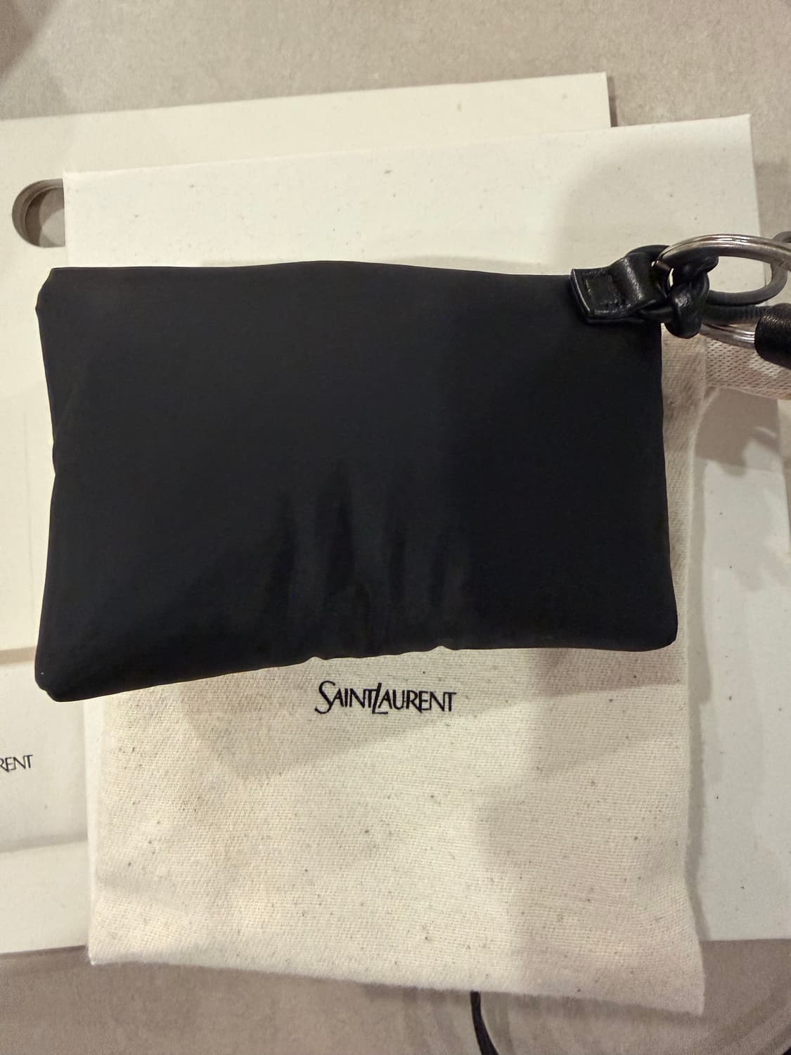 생로랑 나일론 카드지갑 (나일론 소재의 CASSANDRE 미니 엔벨로프) 상품이미지7